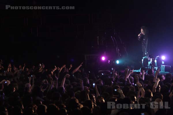 THE CURE - 2008-03-12 - PARIS - Bercy - Robert James Smith